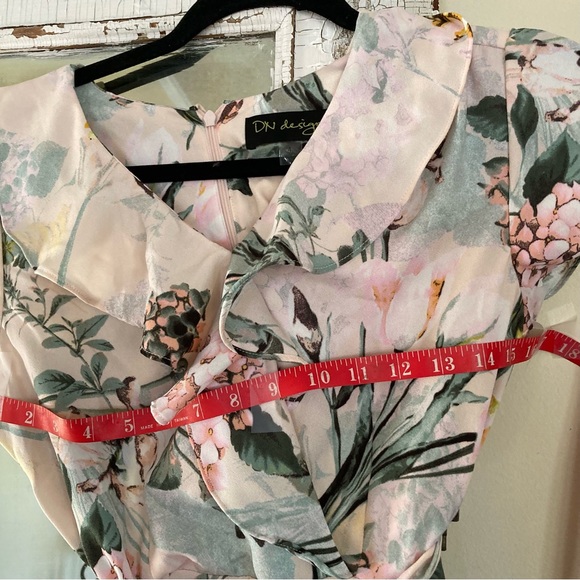 DN Designs Floral Ruffles High Low Short Sleeves Dress Tulips Hydrangeas - Picture 12 of 13